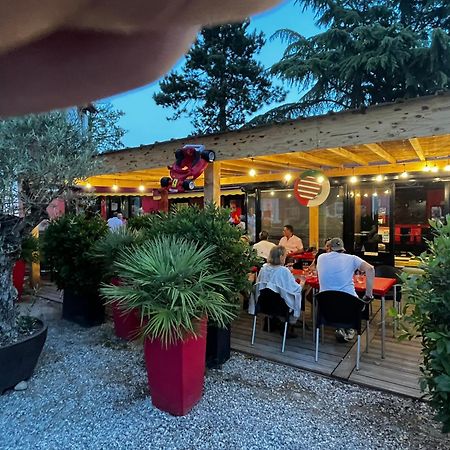 Hotel Le Cosy Pont-de-Chéruy Kültér fotó